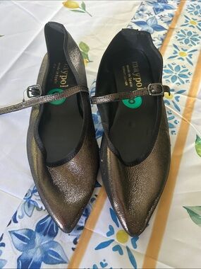 Genuine leather Maypol made in Spain Metallic Bronze Mary Jane Flats size 8